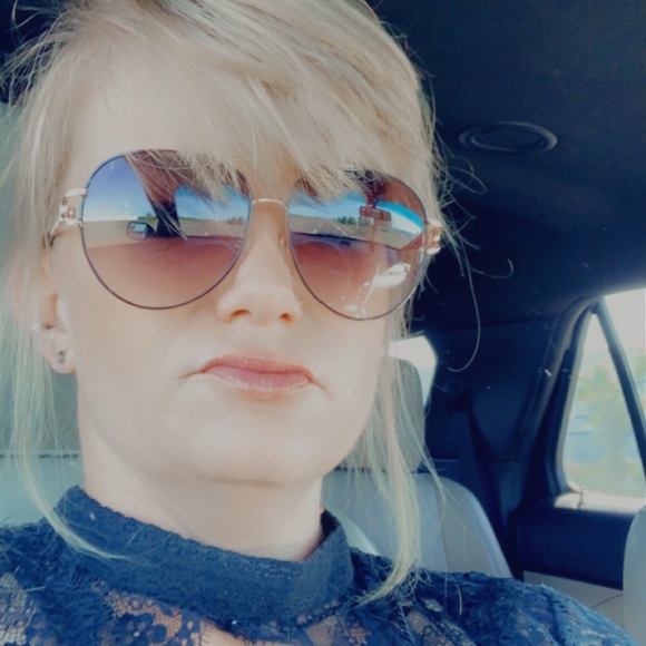 Meet your Posher, Erica - Picture 6 of 7